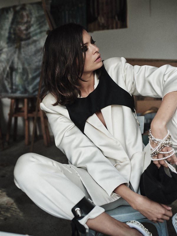 Invitation to the Van Jadid Showroom in Paris